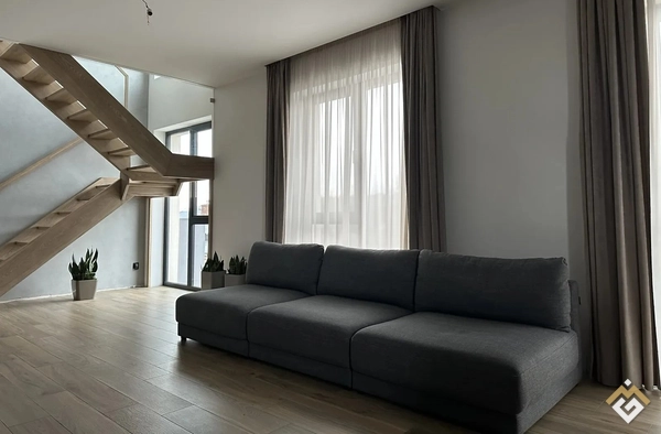 Продаж 4к квартири 170 кв. м  на вул. Героїв Крут