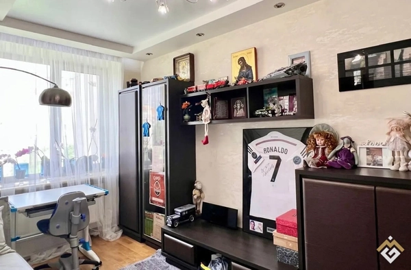 Продаж 4к квартири 120 кв. м  на вул. Зодчих 40