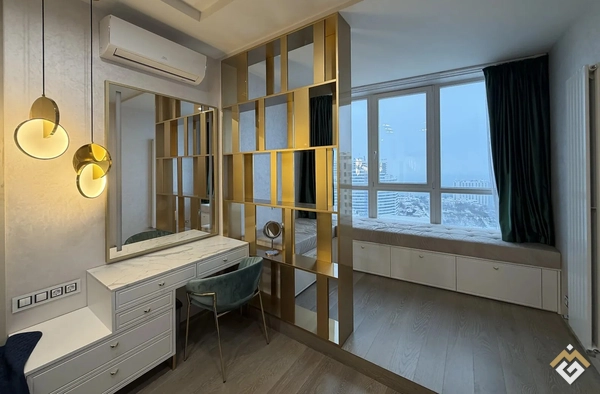 Продаж 1к квартири 76.5 кв. м  на вул. Новоберегова 12А