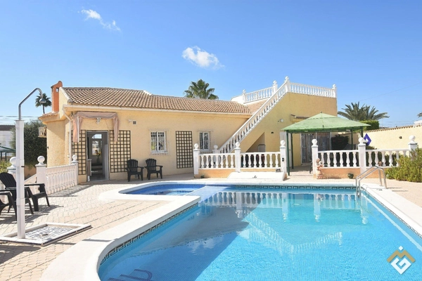 Mediterranean Dream Villa with Whirlpool, Pool Bar & Panoramic View of Laguna Rosa – La Siesta, Torrevieja – Alicante