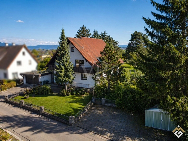 Großzügiges Einfamilienhaus im Gartenparadies mit zusätzlichem Bebauungspotenzial