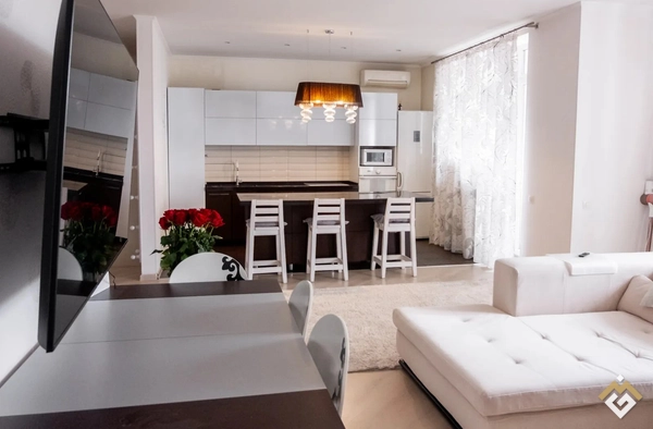Продаж 4к квартири 200 кв. м  на вул. Греківська 5