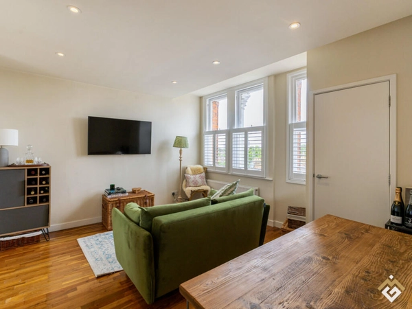 Ashbury Road, London, SW11