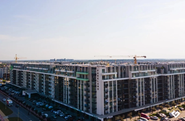 Продаж 3к квартири 110.1 кв. м  на вул. Легоцького 80