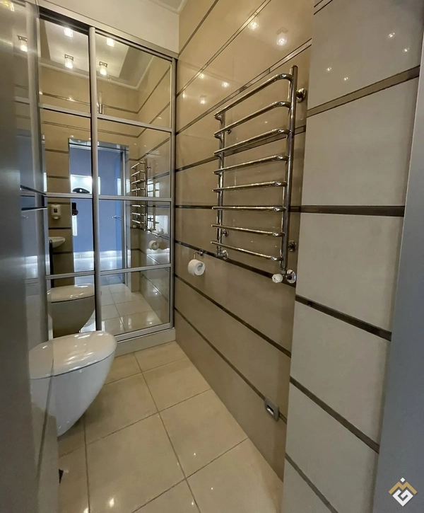 Продаж 5к квартири 444 кв. м  на вул. Івана Миколайчука 58А