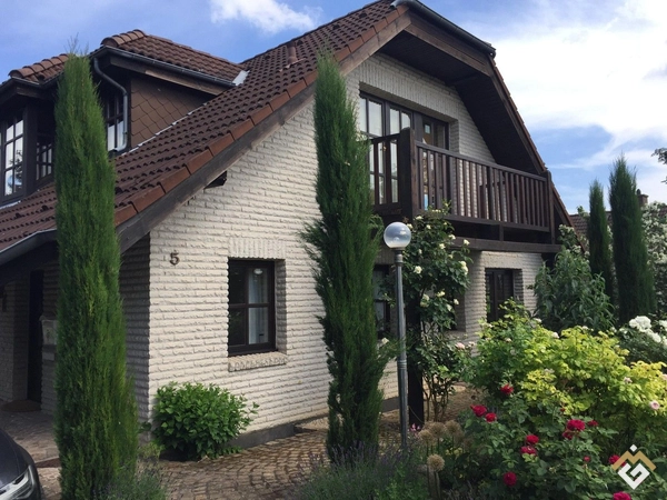 Charmantes Einfamilienhaus mit Einliegerwohnung und viel Platz für die ganze Familie