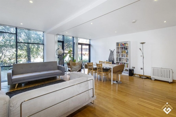 Roach Road,London,E3 2PF