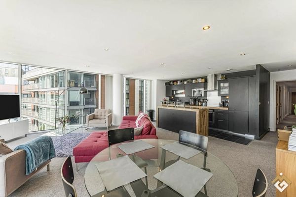 Western Gateway, London, E16