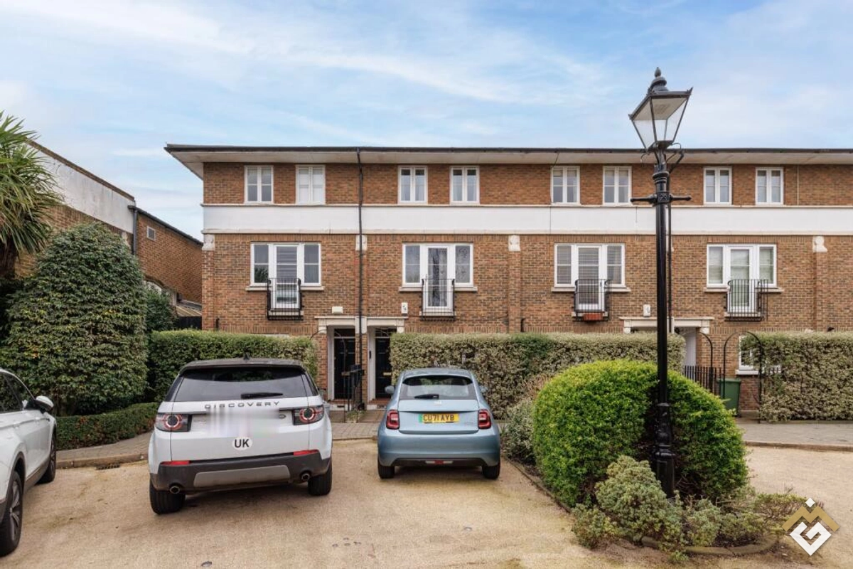 Hurlingham Square,
Peterborough Road, SW6
