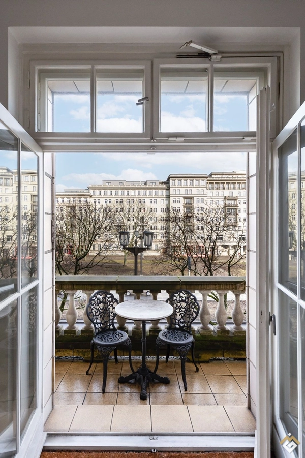 Renov. sonnige Wohnung Balkon Weitblick Beste Lage F´hain Denkmal