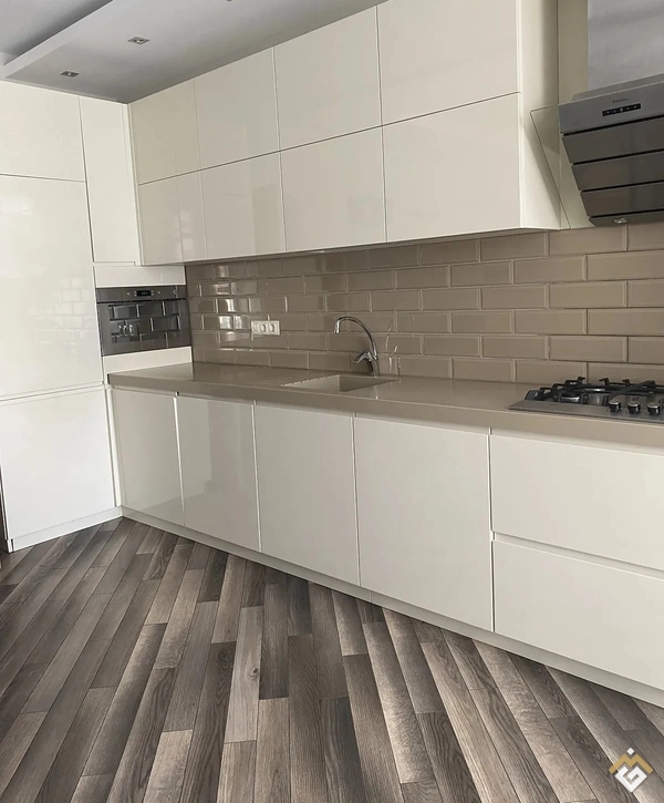 Продаж 3к квартири 82.7 кв. м  на вул. Сергія Данченка 10