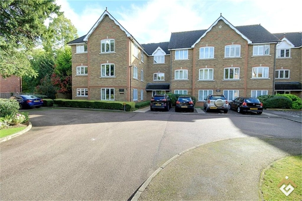 Village Park Close, Enfield, EN1