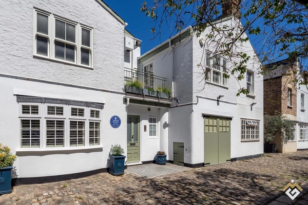 Normand Mews, London, W14