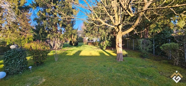 Doppelhaushälfte mit Garage, Garten in begehrten Wohngebiet