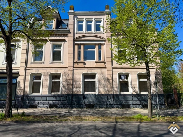 Leeres Mehrfamilienhaus mit Okergrundstück in Braunschweig!