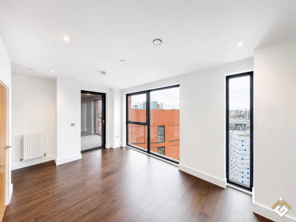 Silvocea Way, London