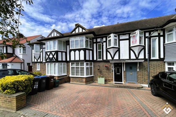Cardinal Avenue, Morden