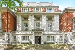 Rosebery Avenue, London, EC1R