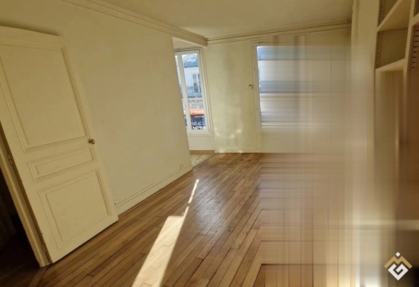 Vente appartement 2 pièces 42 m² Paris 18E (75018)			
									345.000 €
