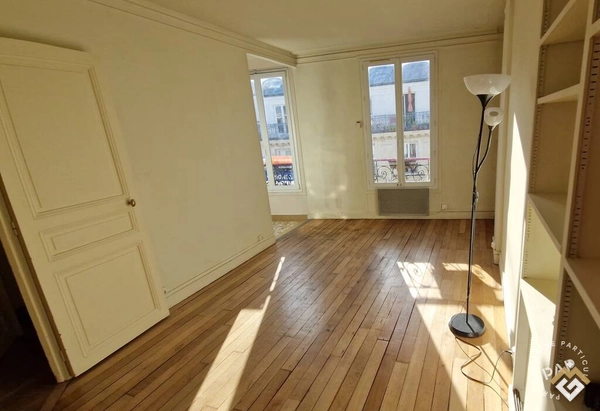 Vente appartement 2 pièces 42 m² Paris 18E (75018)			
									345.000 €
