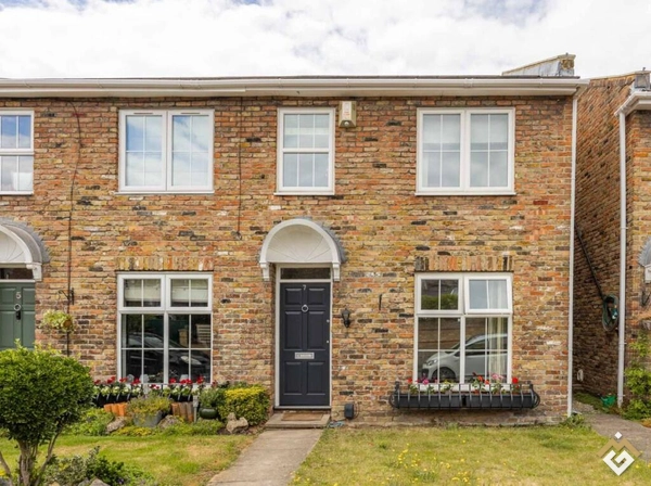 Hollies Close, Strawberry Hill