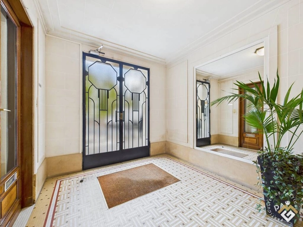 Vente appartement 2 pièces 48 m² Paris 16E			
									560.000 €