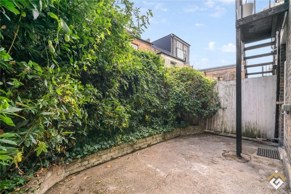 Badminton Road, London, SW12