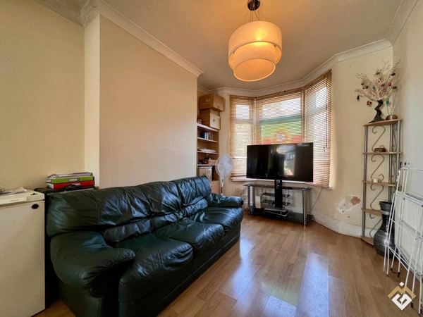 Upperton Road West, Plaistow, E13 9LT