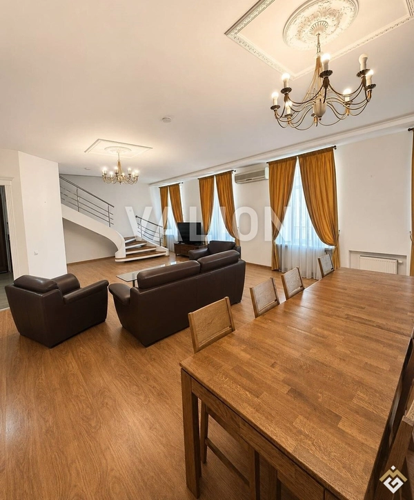 Продаж 5к квартири 206.8 кв. м  на пров. Тараса Шевченка 13/21