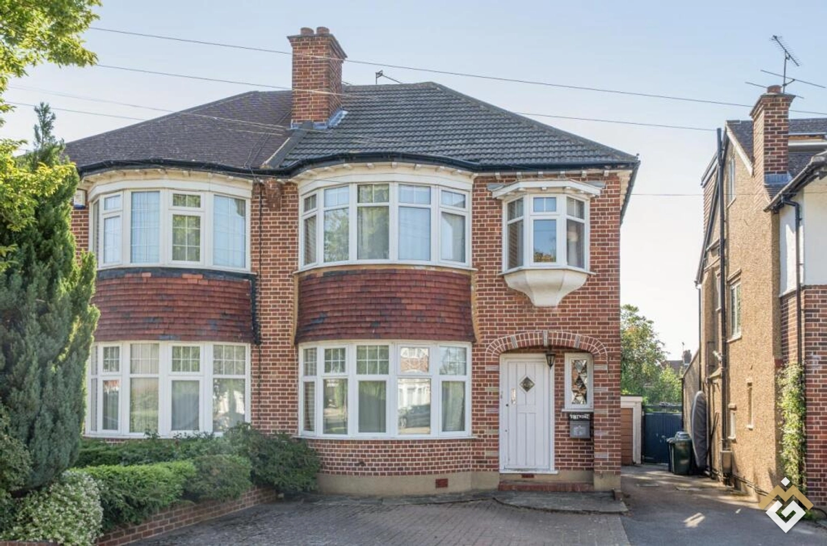 Lynton Mead, Totteridge