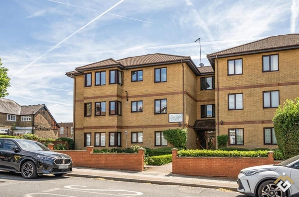 Woodside Park Road, Woodside Park