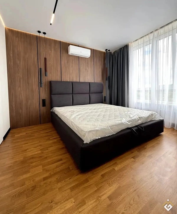 Продаж 3к квартири 88 кв. м  на вул. Олександра Олеся 17А