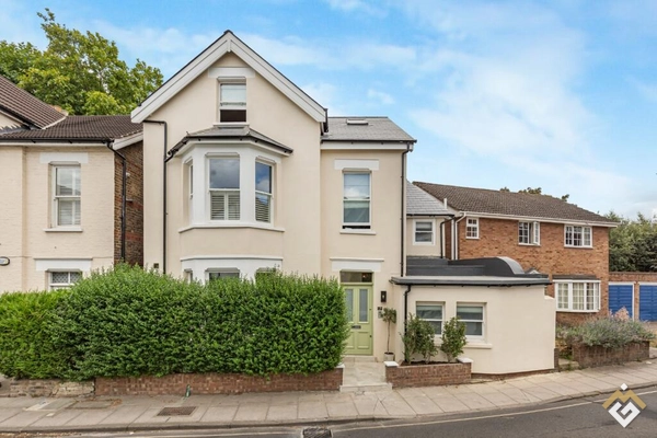 Larkfield Road, Richmond, TW9