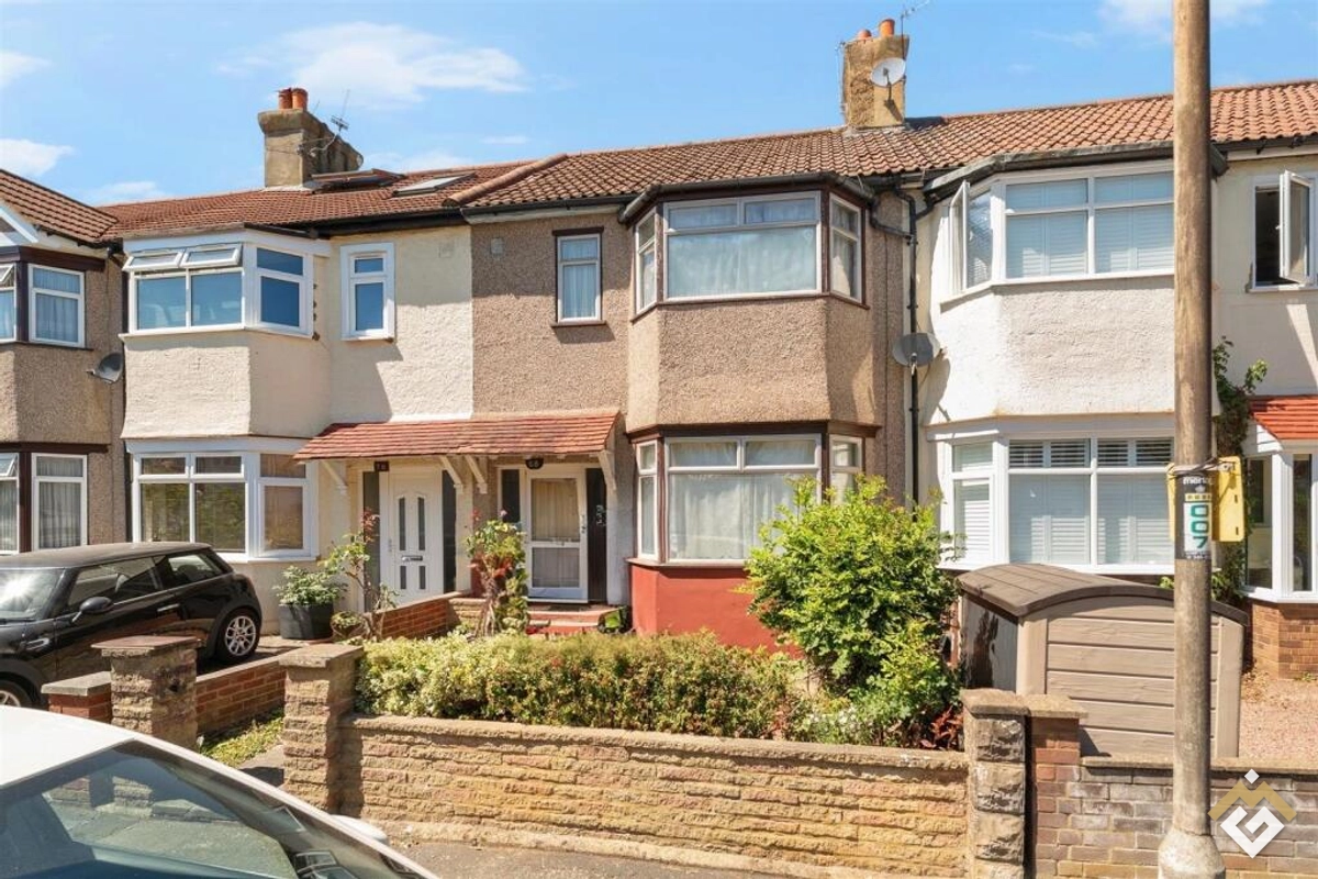 Phyllis Avenue, Motspur Park