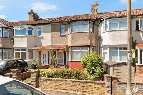 Phyllis Avenue, Motspur Park