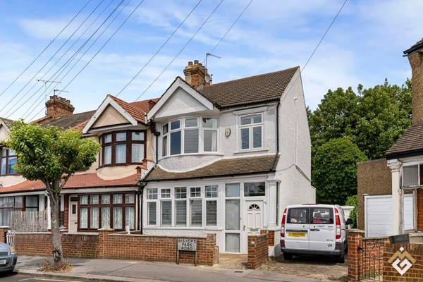 Bishops Park Road, London, SW16