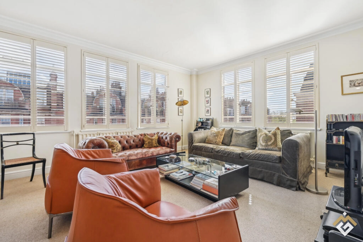 Oakwood Court, London, W14