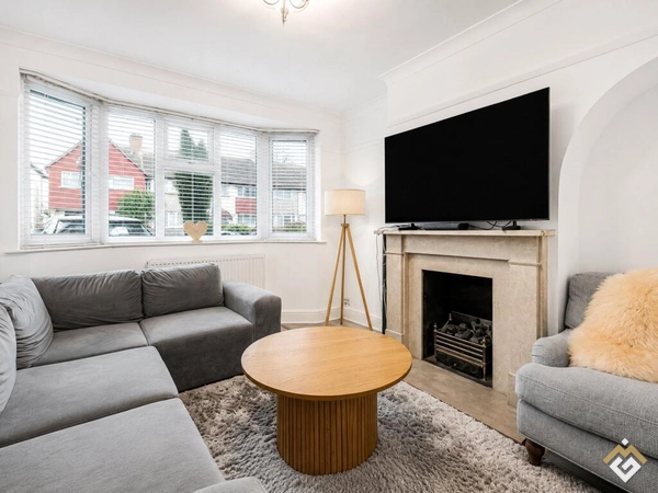 Lisbon Avenue, Twickenham, TW2