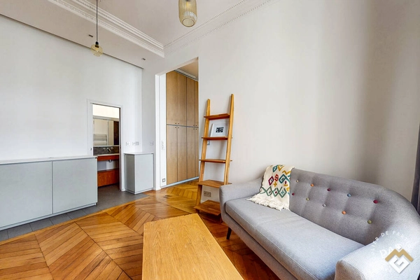 Sale of 2-room apartment 39 m² Paris 9E 535,000 €