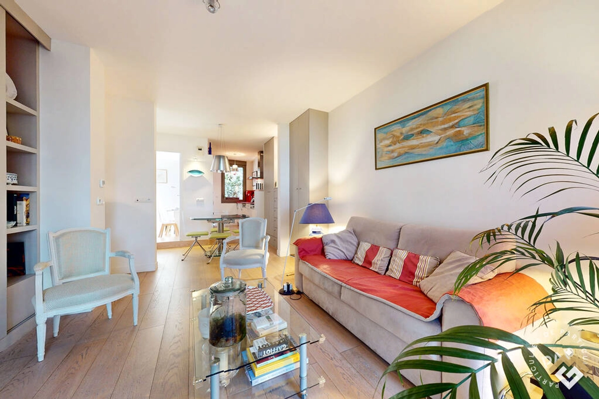 Sale of 2-room apartment 45 m² Paris 15E 595,000 €