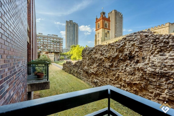Wallside, Barbican, London EC2Y