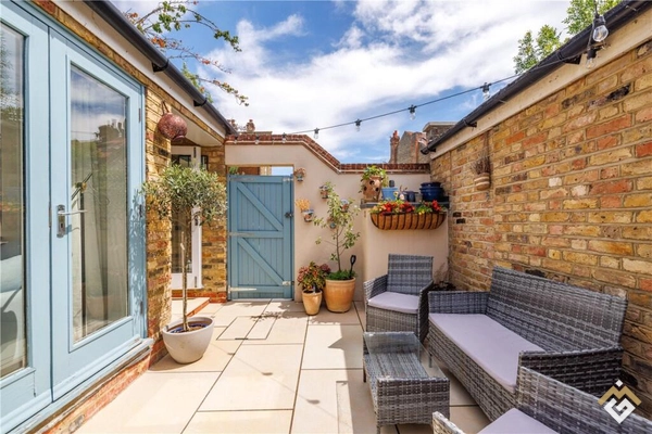 Alverstone Avenue, London, SW19