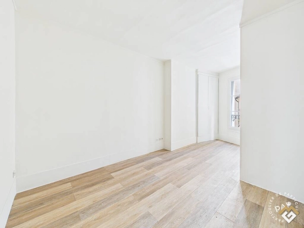 Vente appartement 2 pièces 30 m² Paris 15E (75015)			
							305.000 €
