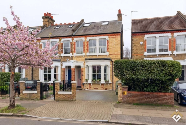 Effingham Road, London, SE12