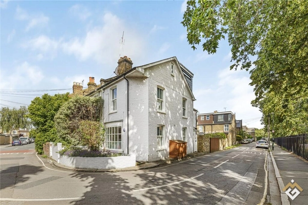 Calle Lion, Twickenham, TW1