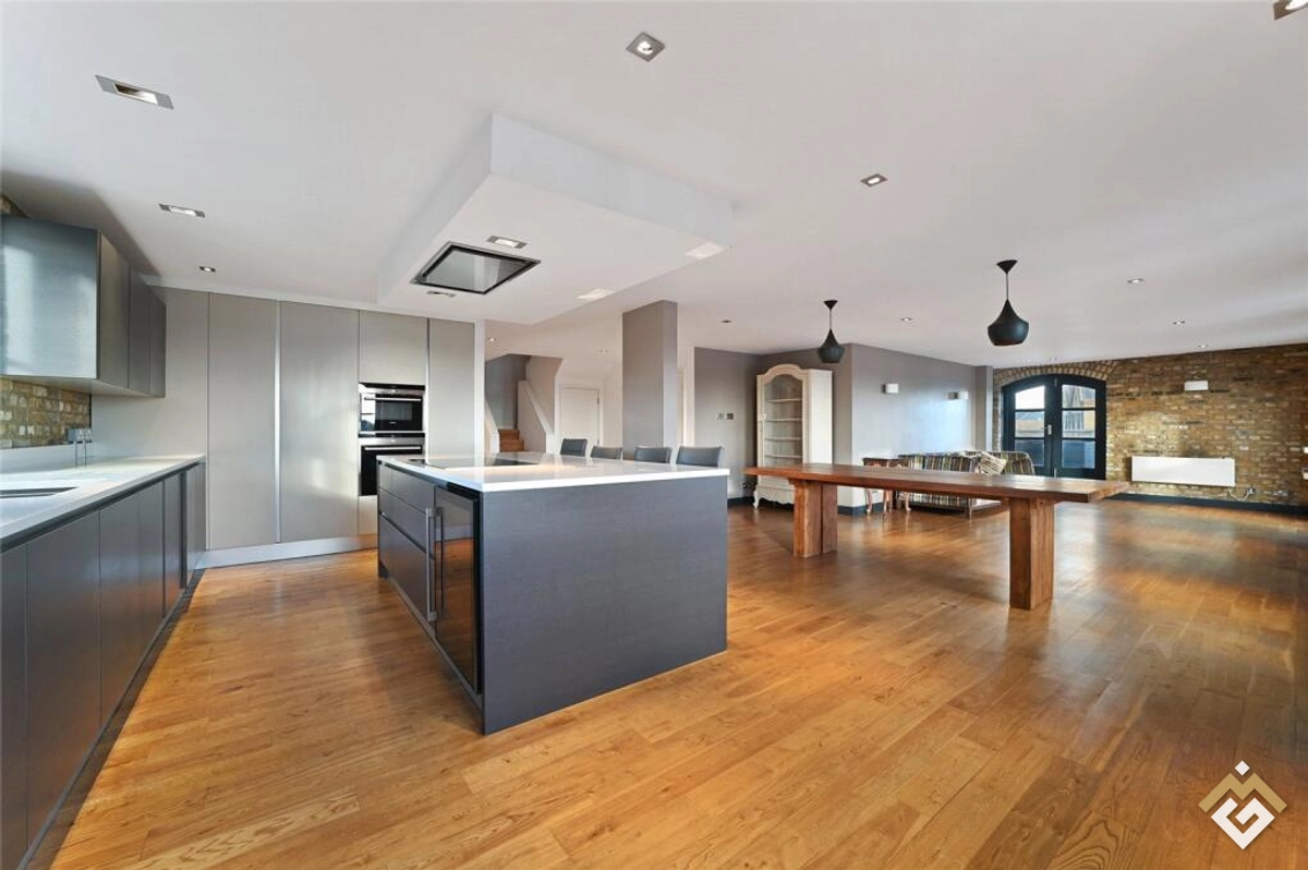 Sanctuary Court, Reardon Path, Londres, E1W