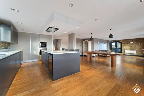 Sanctuary Court, Reardon Path, Londres, E1W