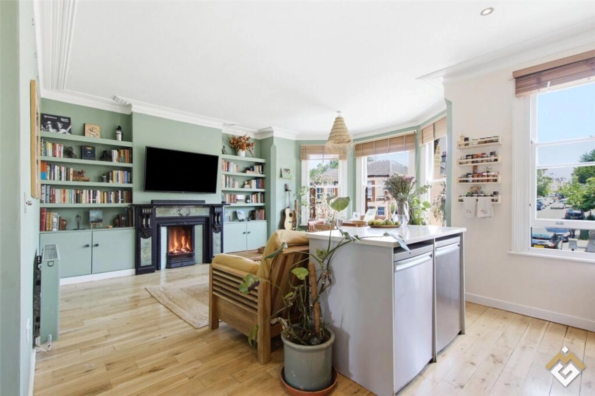 Colney Hatch Lane, London, N10