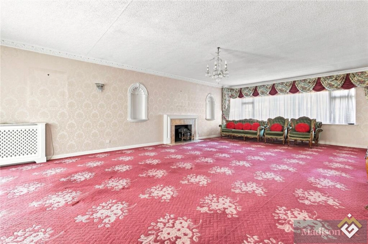 Meadow Walk, London, E18