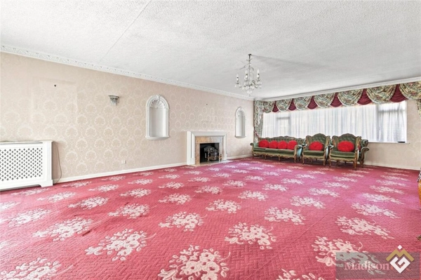 Meadow Walk, London, E18
